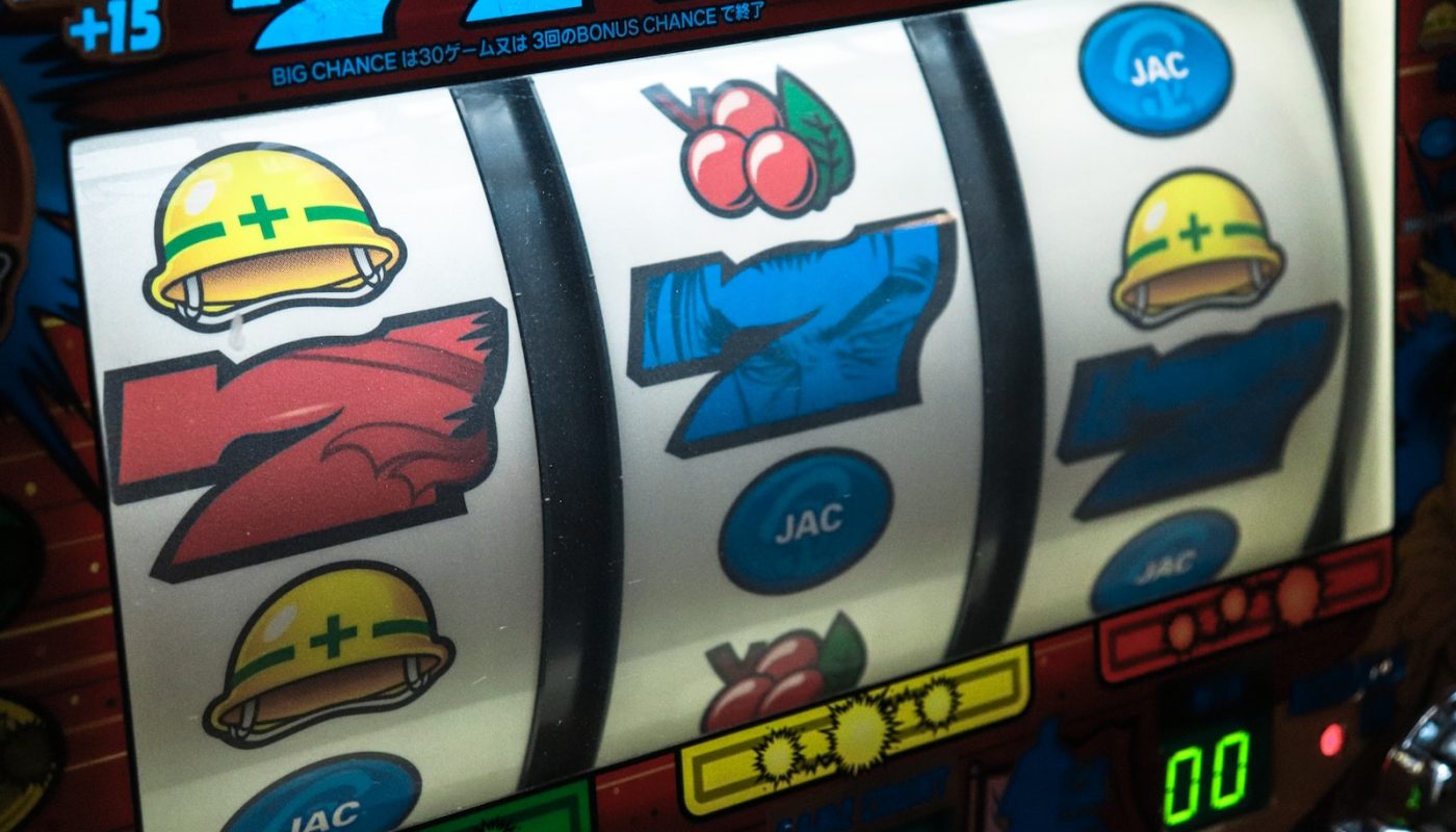 slot machine displaying three seven