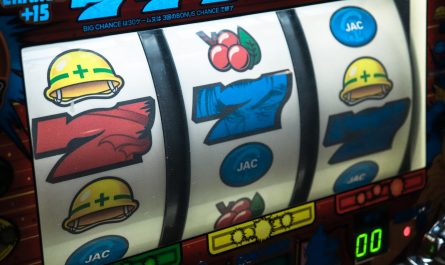 slot machine displaying three seven