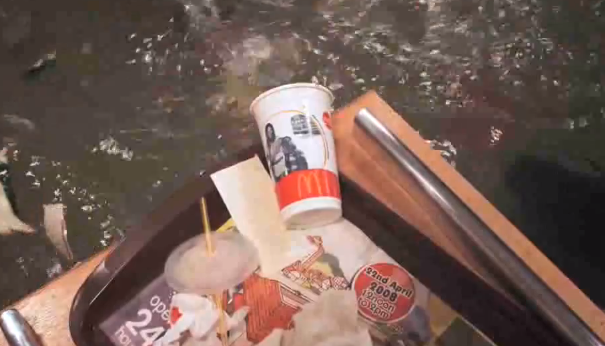 Video: McDonalds in Manhattan durch Hurricane Sandy überflutet