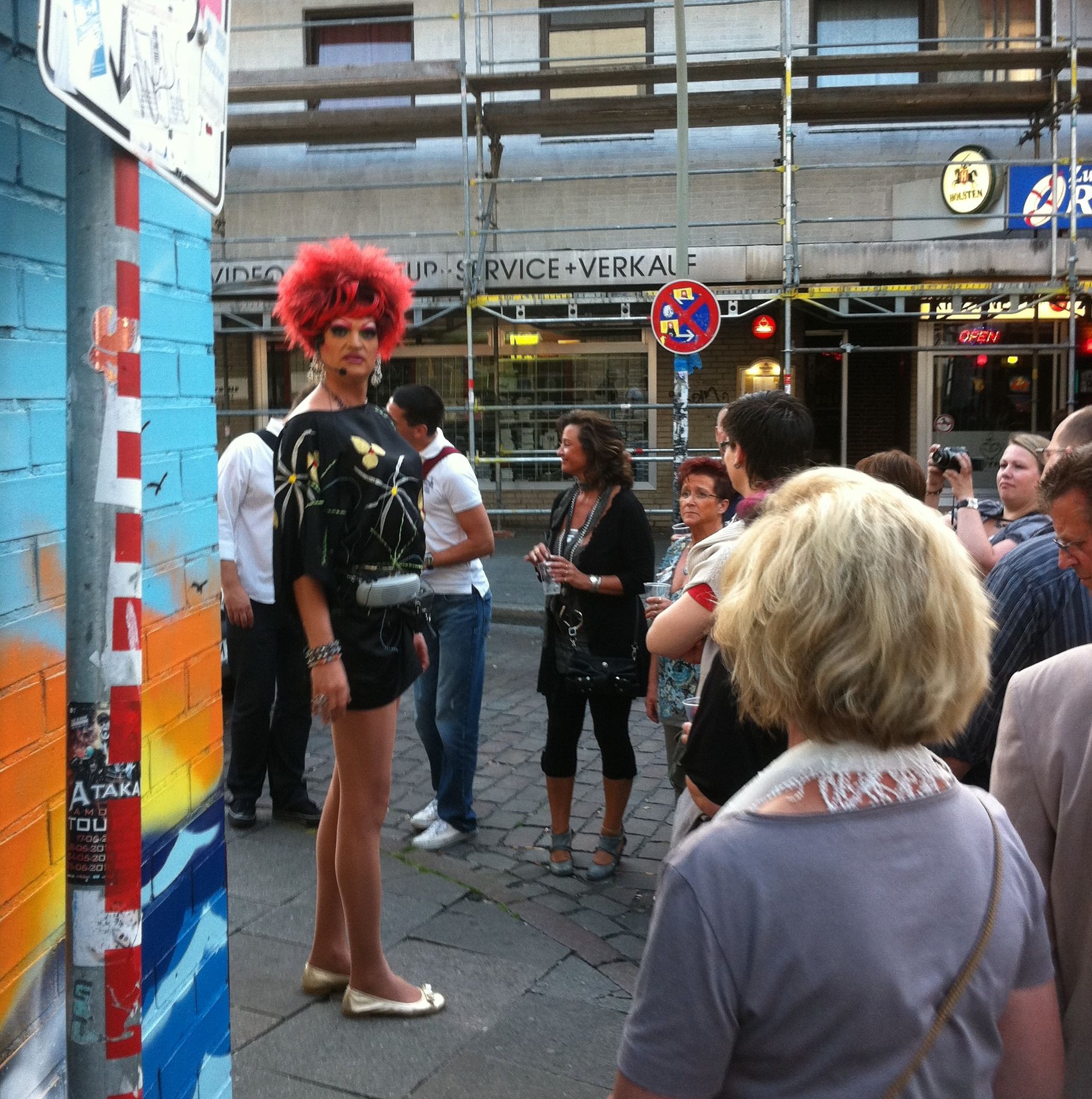 [Foto] Olivia Jones auf St. Pauli vor dem Silbersack
