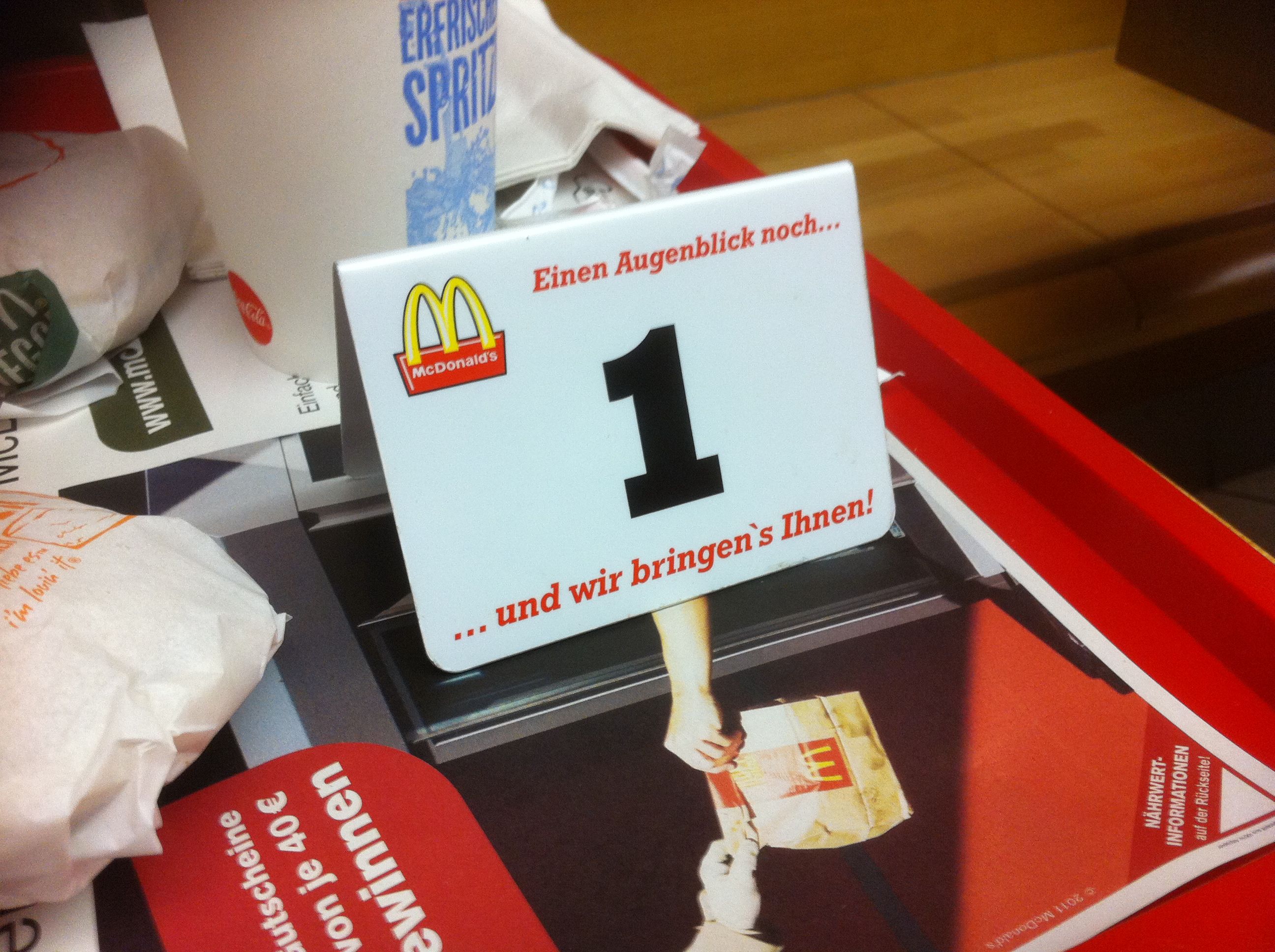 Bei McDonalds auf die Pommes warten – auch das gibt es!