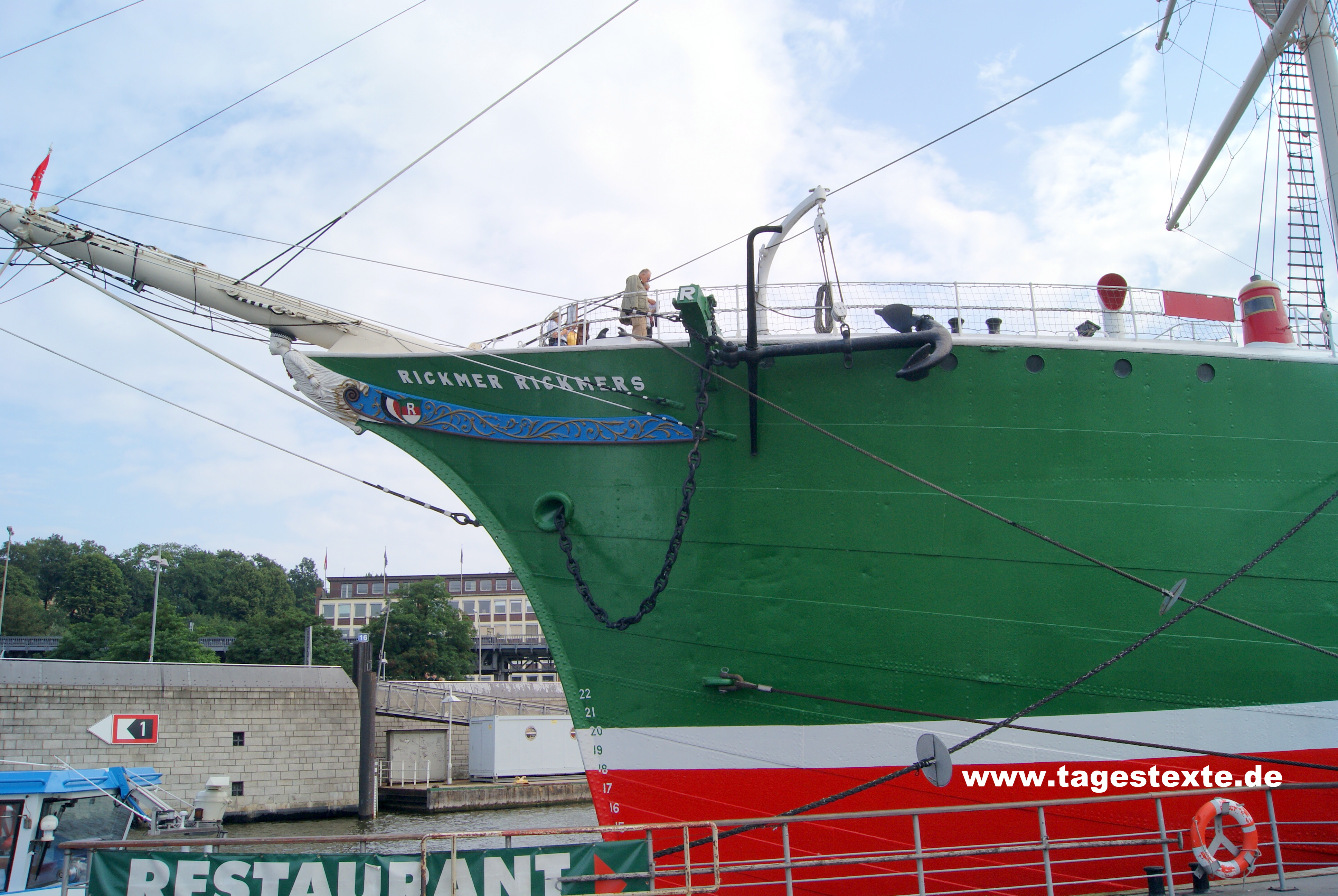 [Hamburg] Das Museumsschiff „Rickmer Rickmers“ an den Landungsbrücken in Hamburg