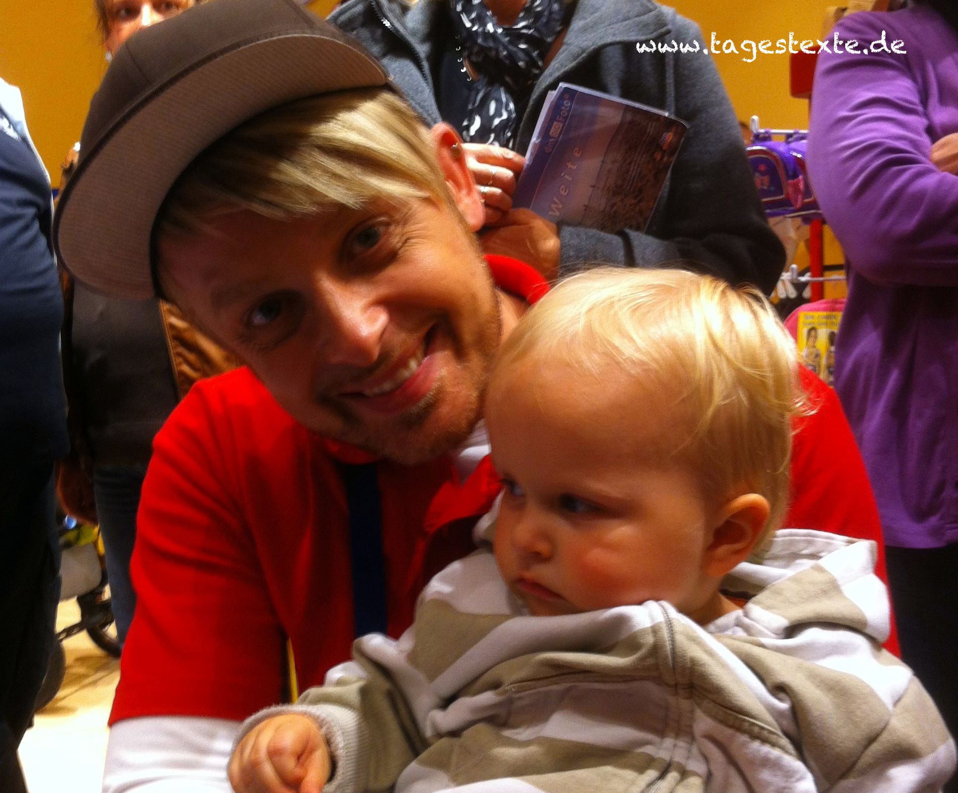 Ross Antony bei BUILD-A-BEAR in der Waterfront Bremen