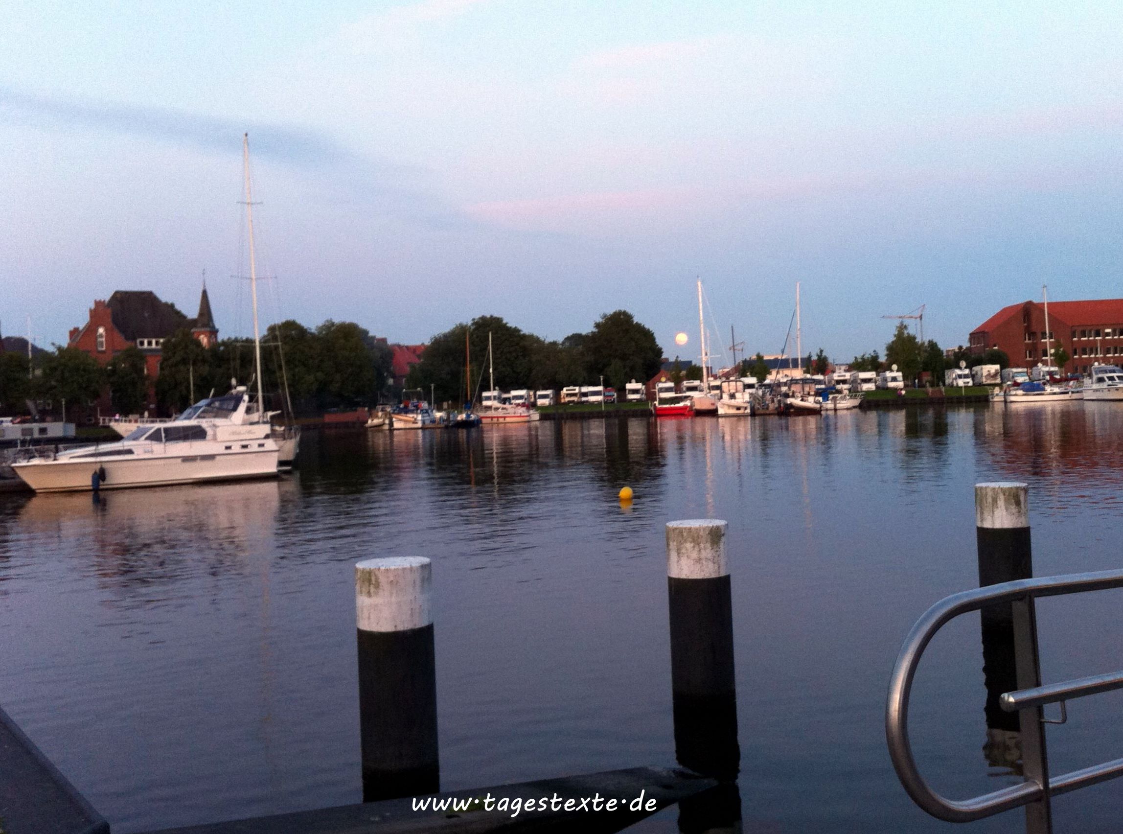 [iPhone-Foto] Vollmond über dem Emder Ratsdelft